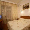 Данный тип однокомнатного номера гостиницы "Чеботаревъ" содержит двухспальную кровать. Этот номер для желающих "своего гнёздышка". Максимальный комфорт на единицу площади.