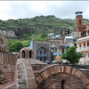 горячии источники серных вод .в Центре города Тбилиси можно полюбоваца орхетектурой бани +посетить ее)